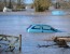 Povodne stále ohrozujú Anglicko, Temža vystúpila na rekordné hodnoty